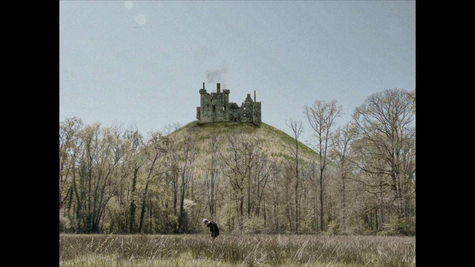 Backdrop for LA FAMILLE MANJPOT