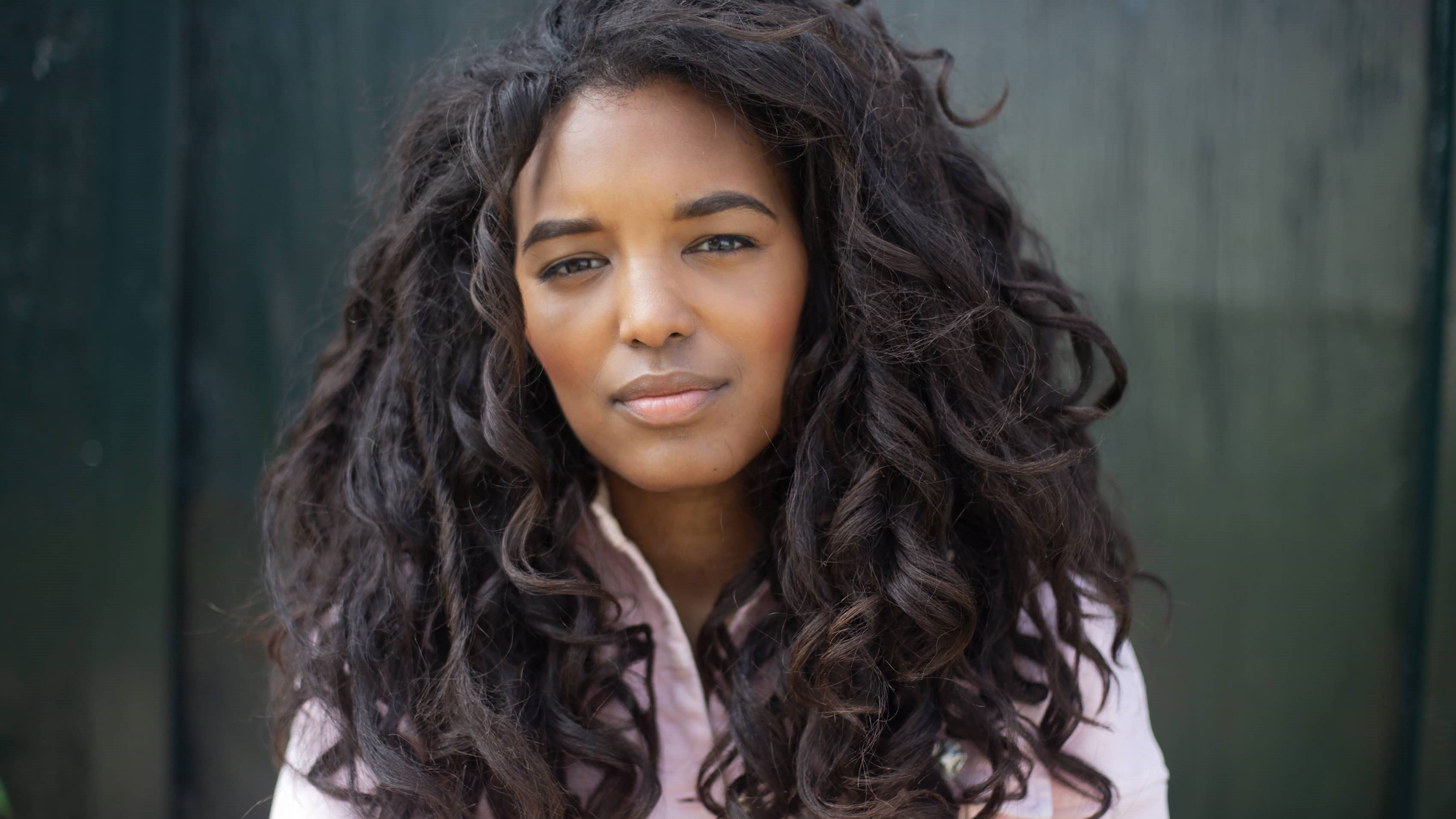 Backdrop for Uit de kramp