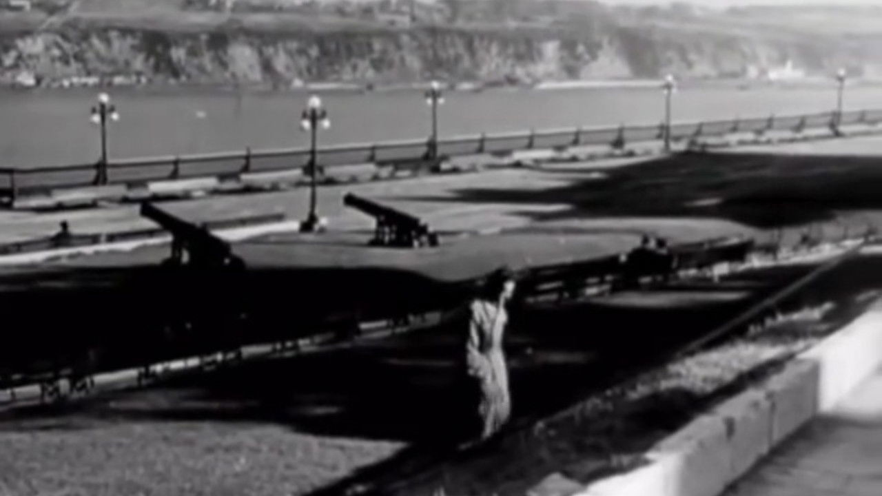 Backdrop for La forteresse