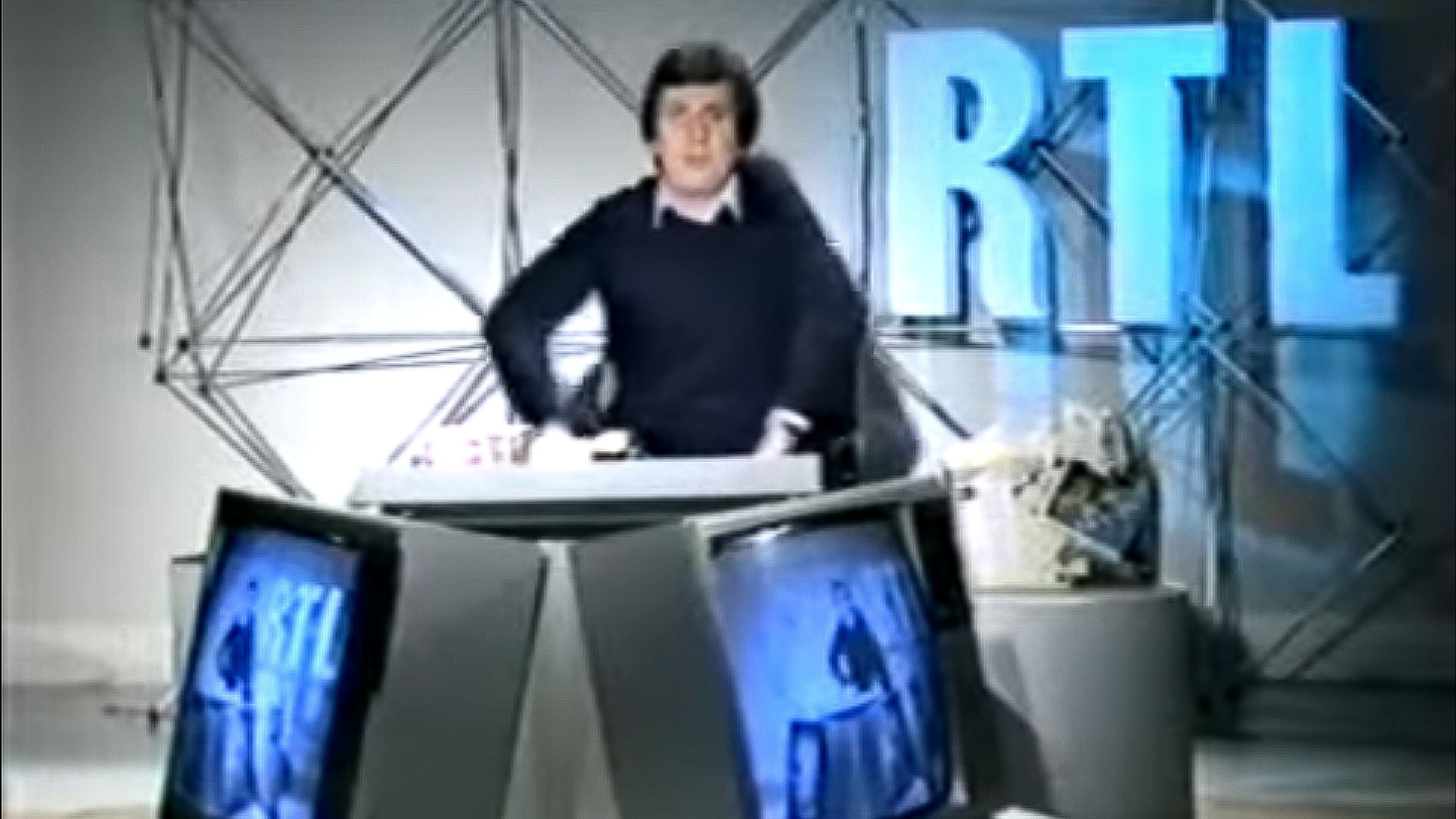 Backdrop for Léo contre tous