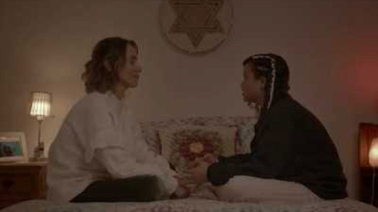 Backdrop for Eu Deveria Estar Feliz