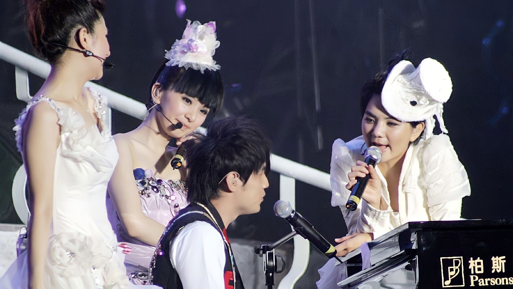 Backdrop for S.H.E 移动城堡演唱会