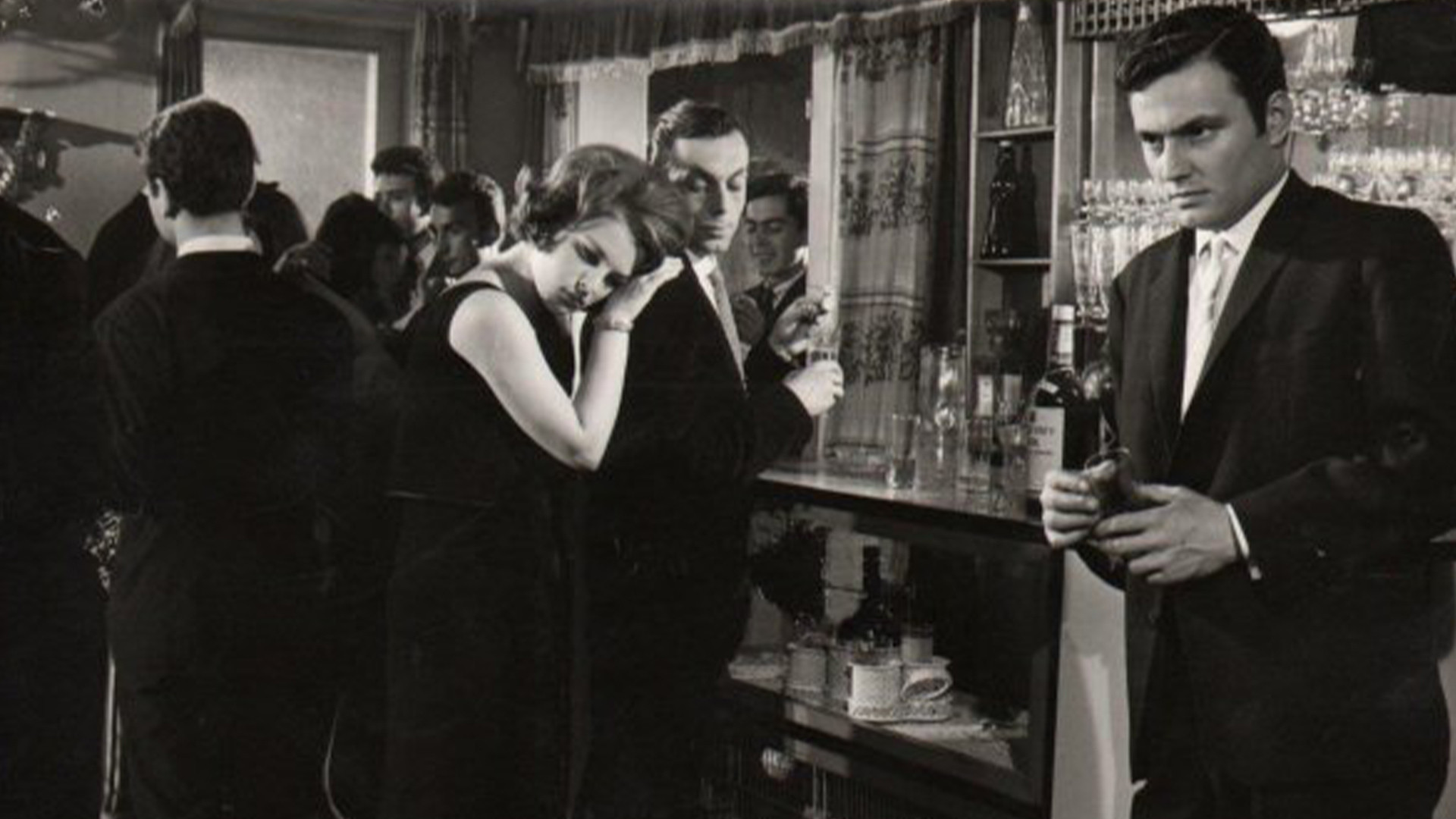 Backdrop for Tehlikeli Adımlar