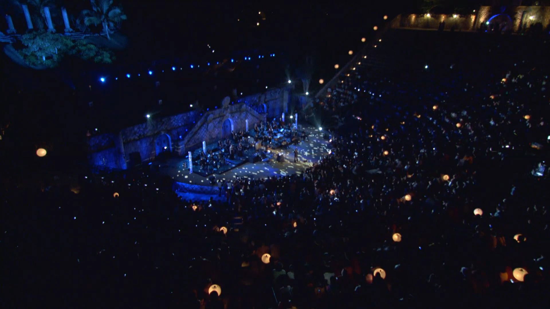 Backdrop for Ana Gabriel: Altos de Chavón - Los Dos Conciertos (2013)