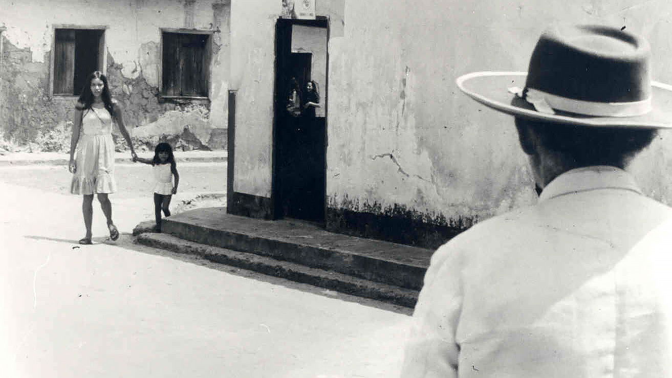 Backdrop for João and the Knife