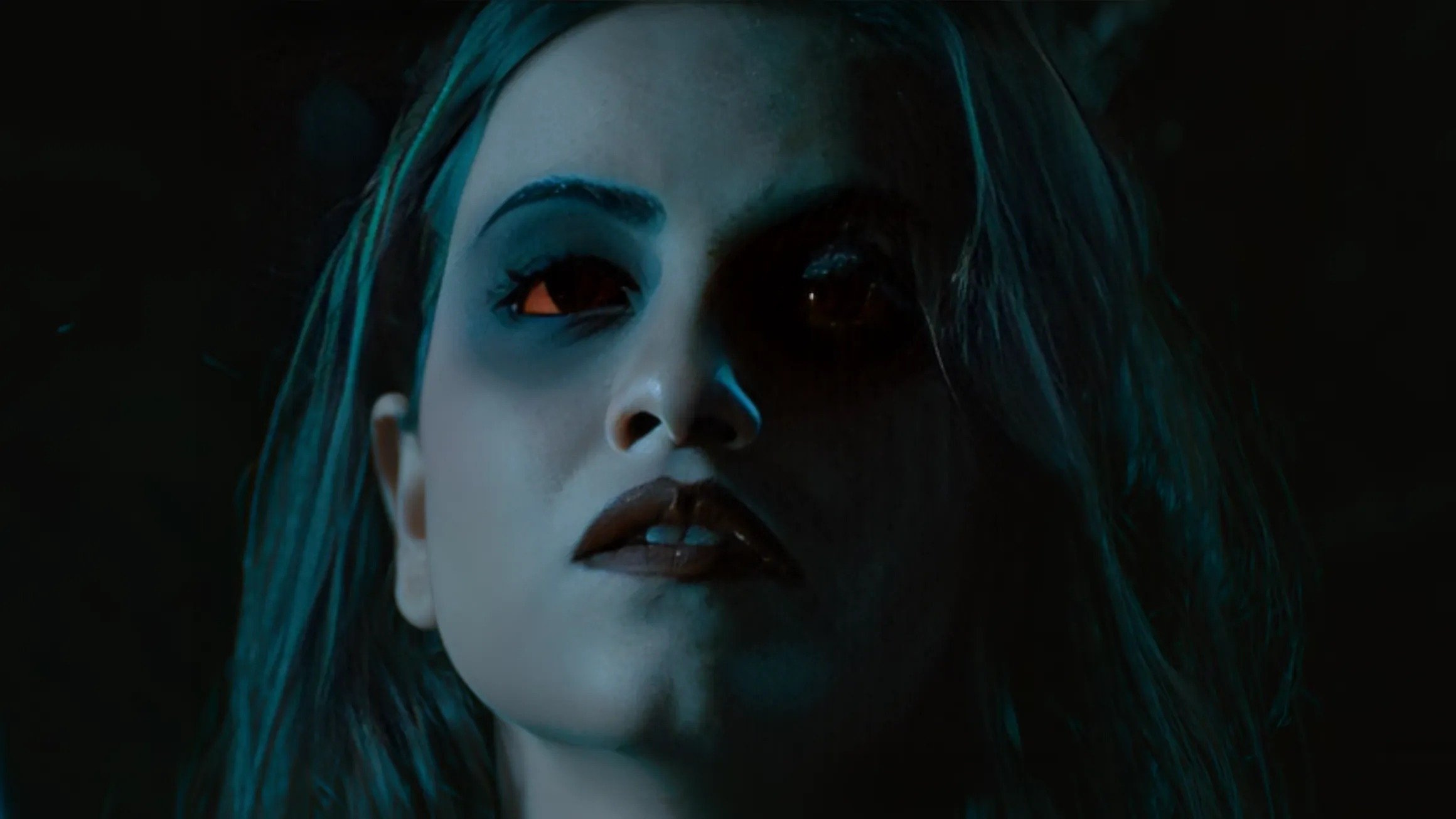 Backdrop for 1920: Evil Returns