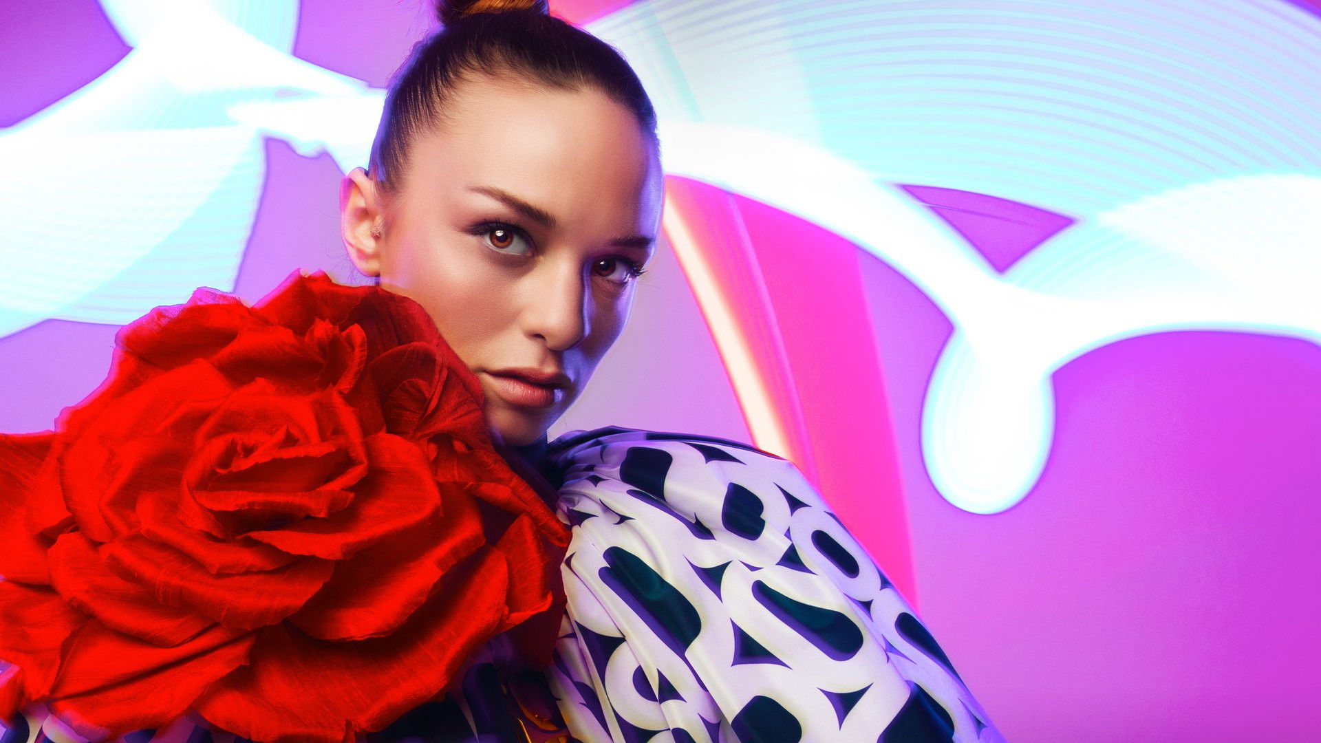 Backdrop for Nasıl Fenomen Oldum