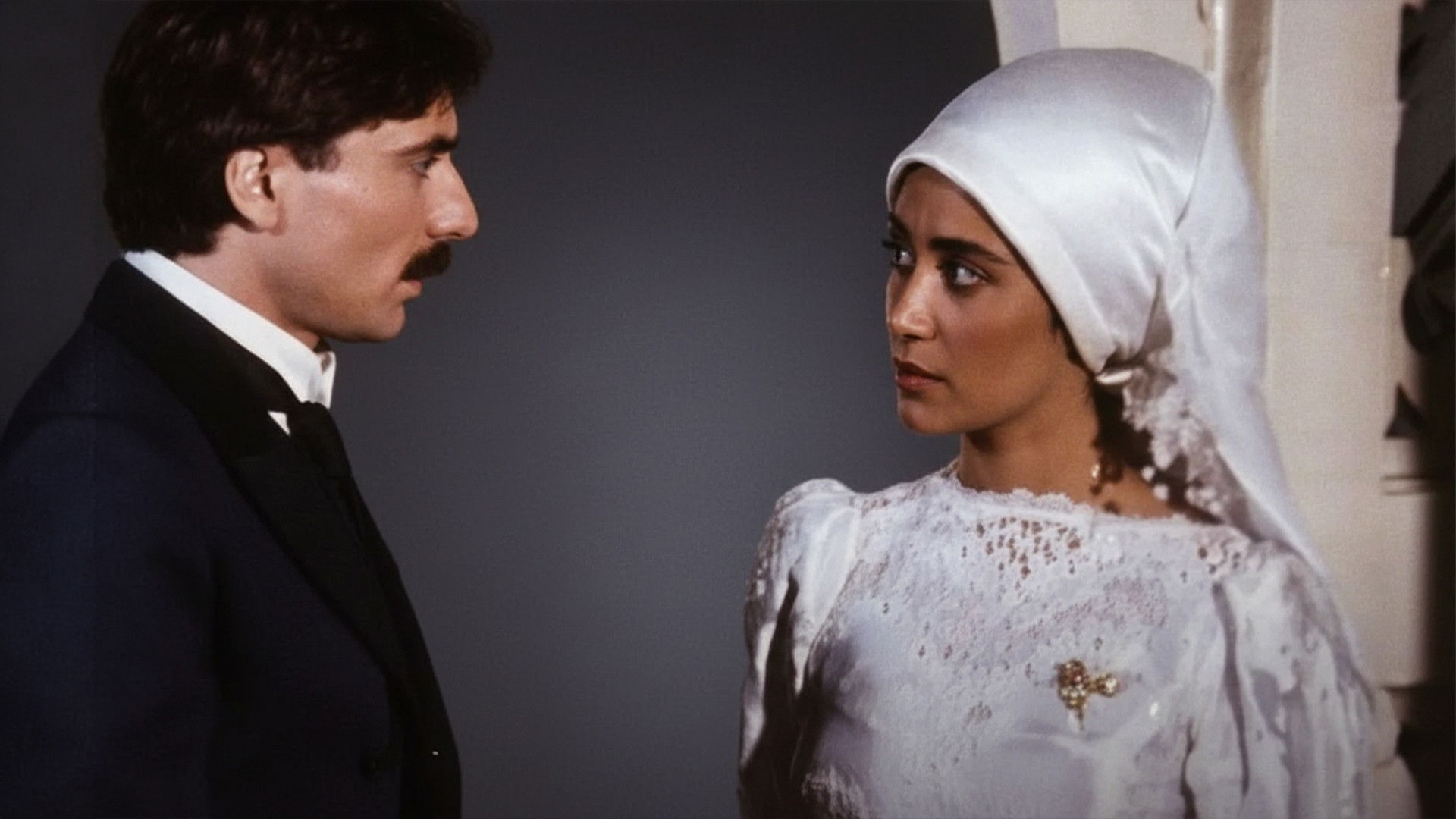 Backdrop for Kuyruklu Yıldız Altında Bir İzdivaç