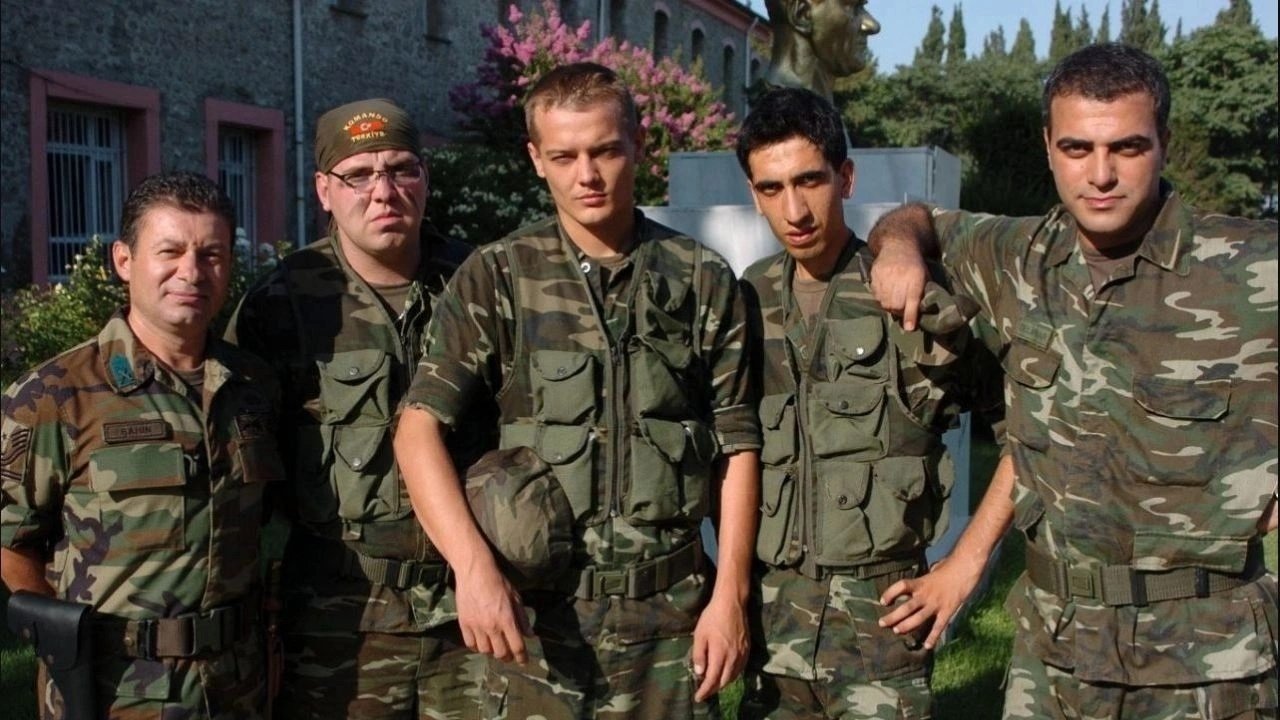 Backdrop for Emret Komutanım