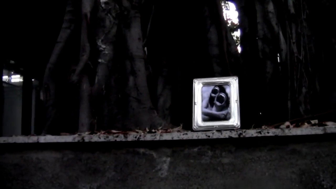 Backdrop for -Pursuit0.: Questo posto è completamente normale