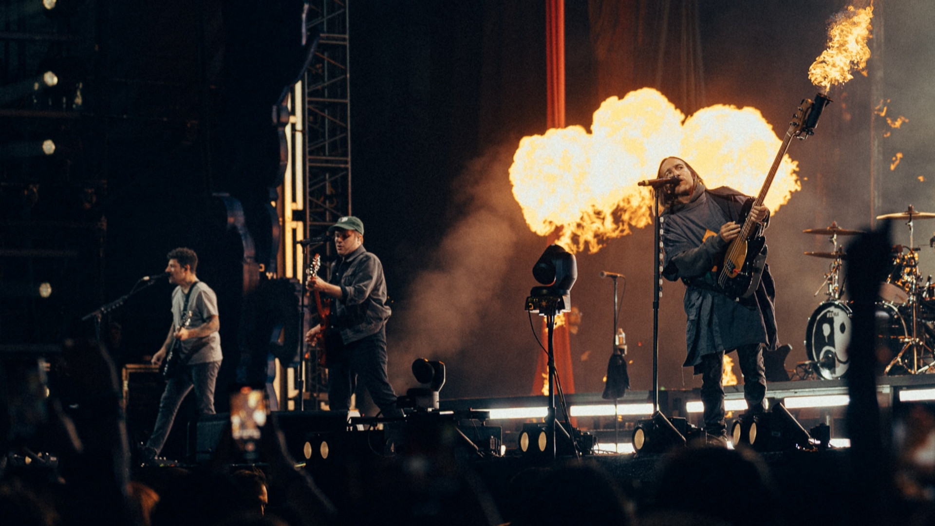 Backdrop for Fall Out Boy - So Much for (2our) Dust: Live from Madison Square Garden