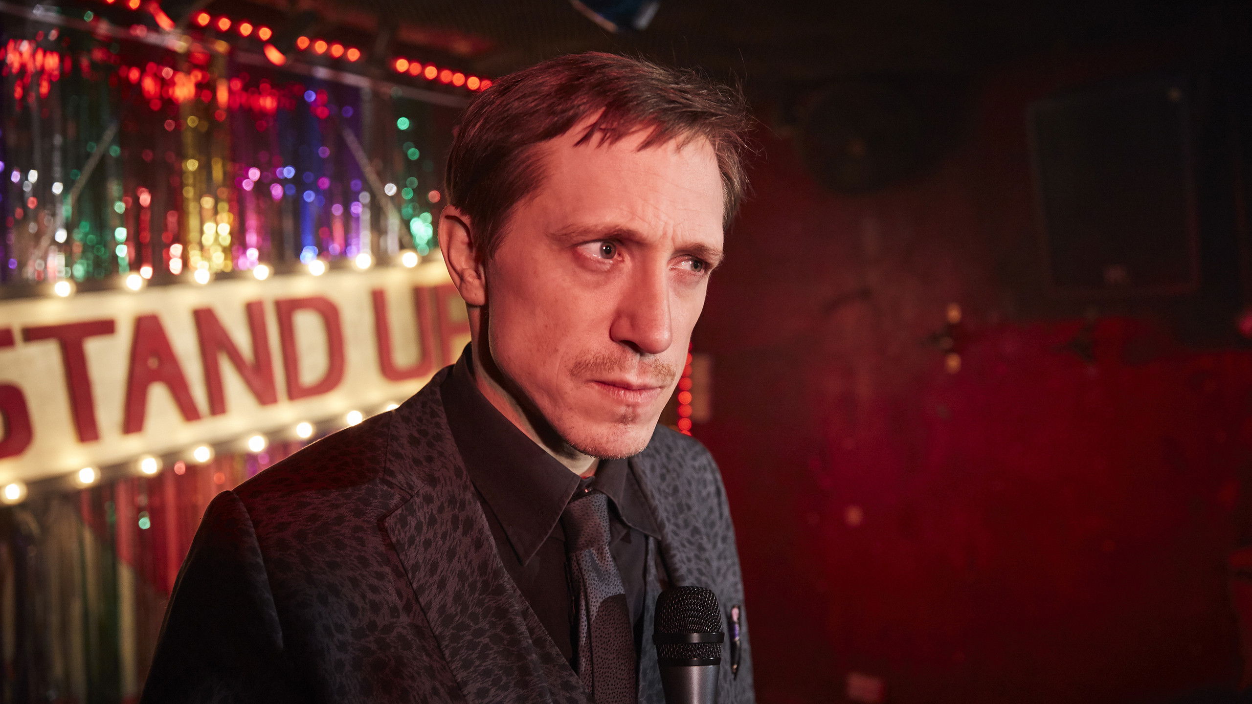 Backdrop for Stand up! Was bleibt, wenn alles weg ist