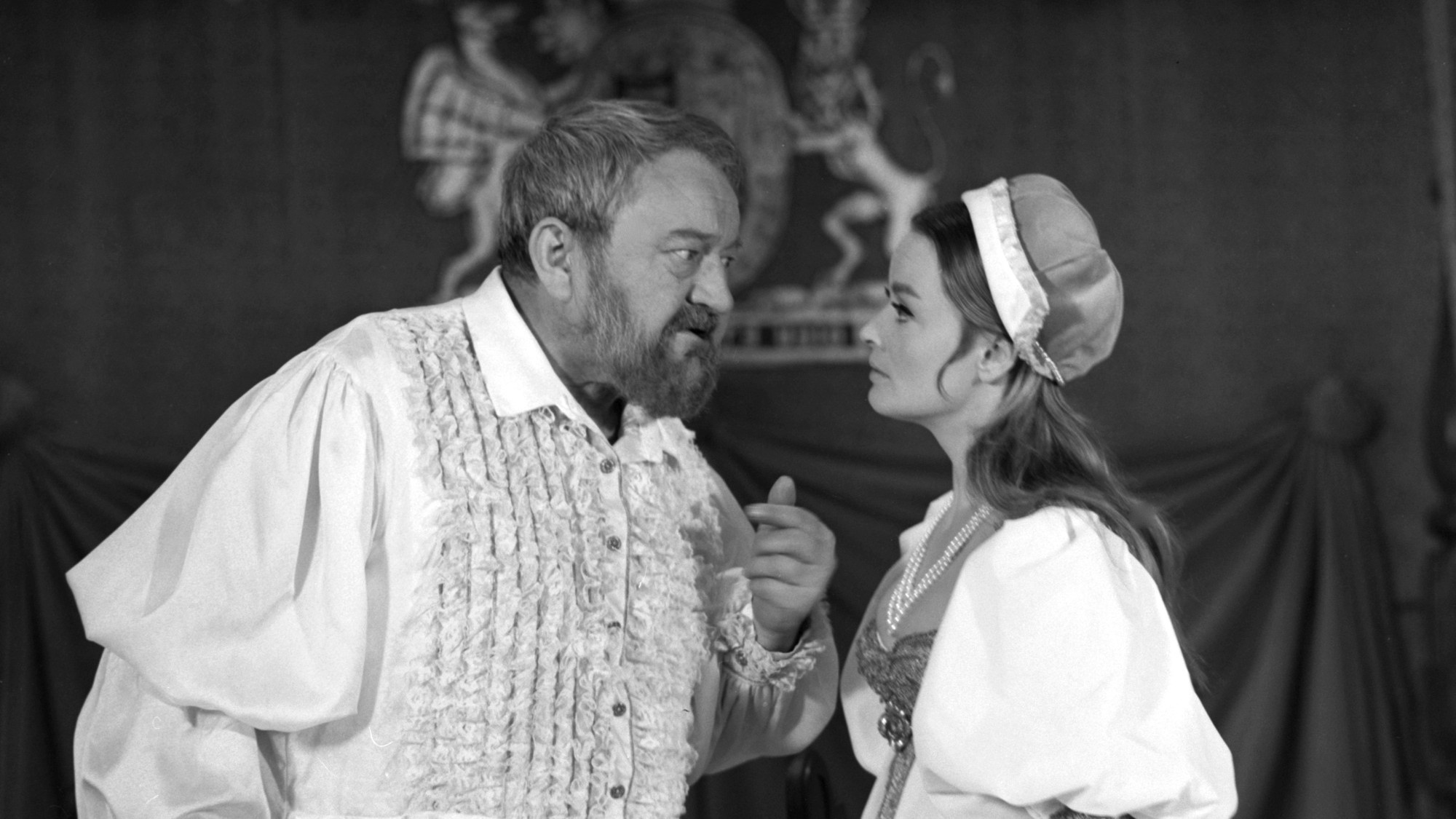 Backdrop for King and Women