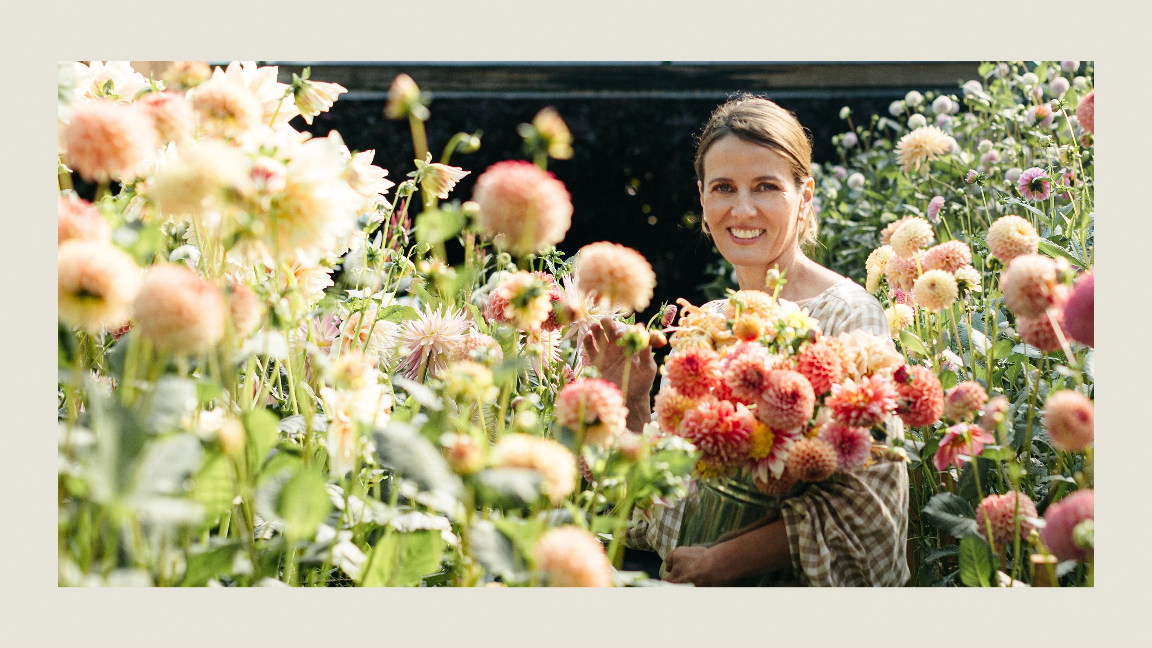 Backdrop for Magnolia Workshops: Fundamentals of Floral Design