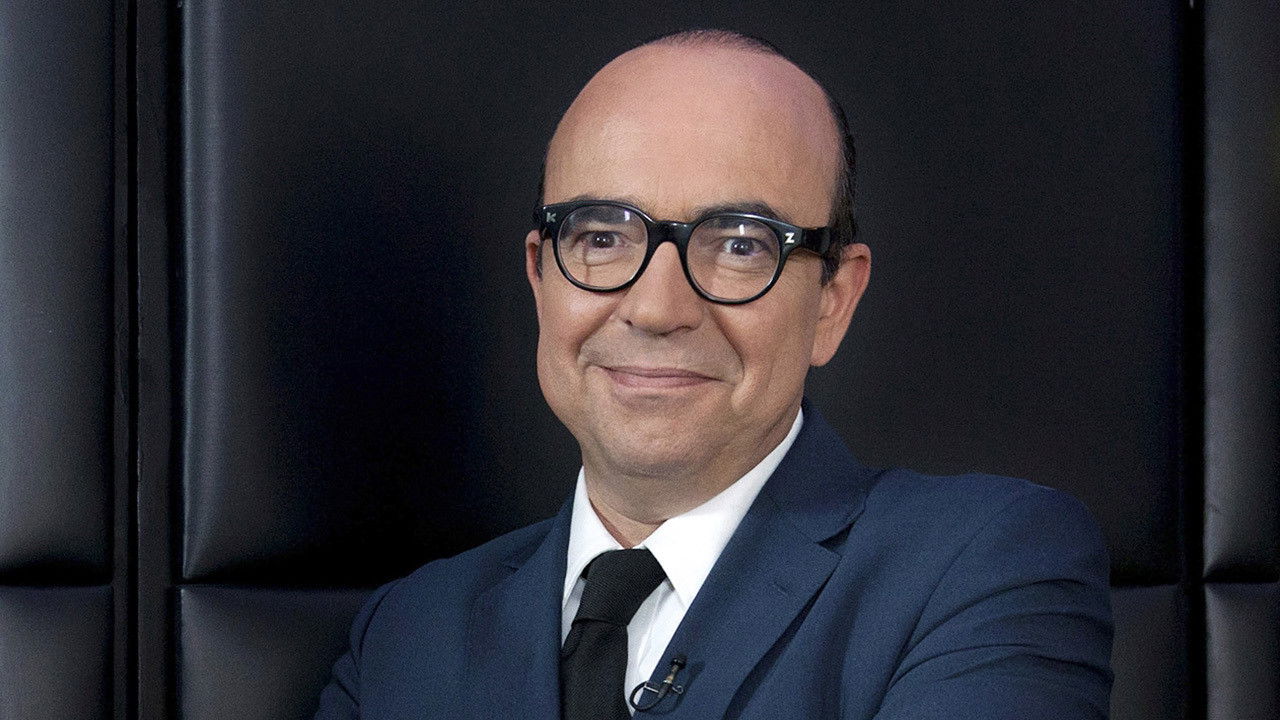 Backdrop for Les faits Karl Zéro-Les dossiers Karl Zéro