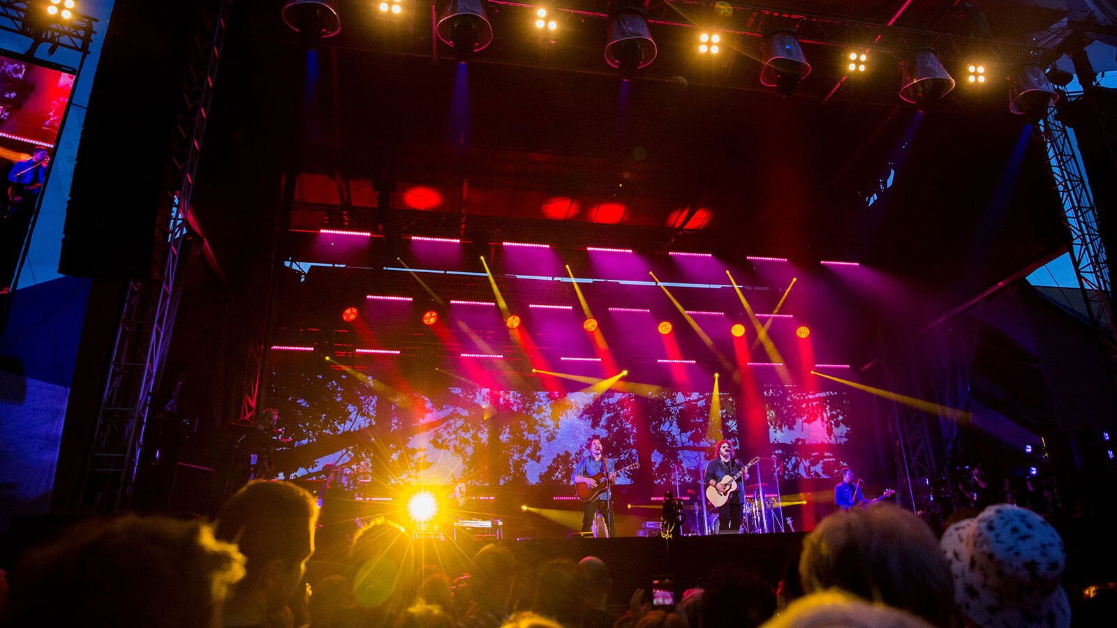 Backdrop for La route : 2Frères aux Francos 2019