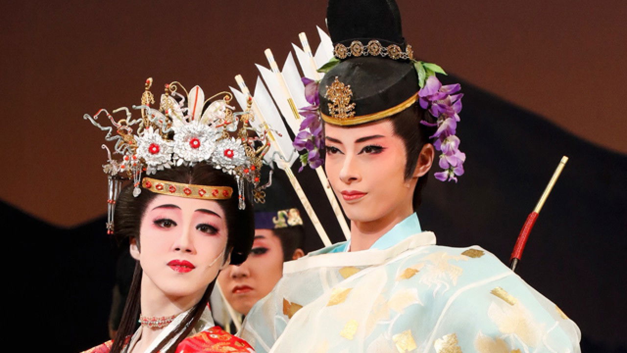 Backdrop for Love Blooms Out on the Murasakino