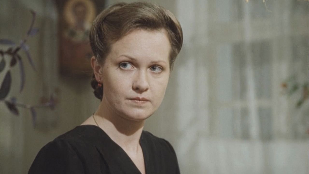 Backdrop for Birds Without Nests