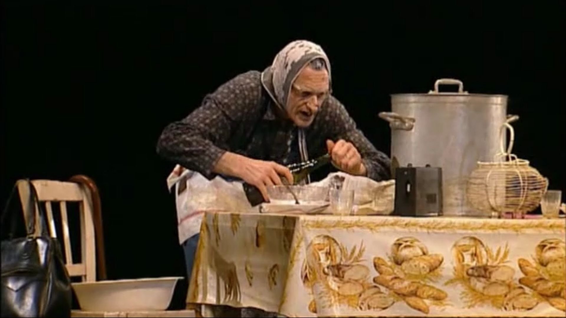 Backdrop for Les Bodin's - Mère & Fils