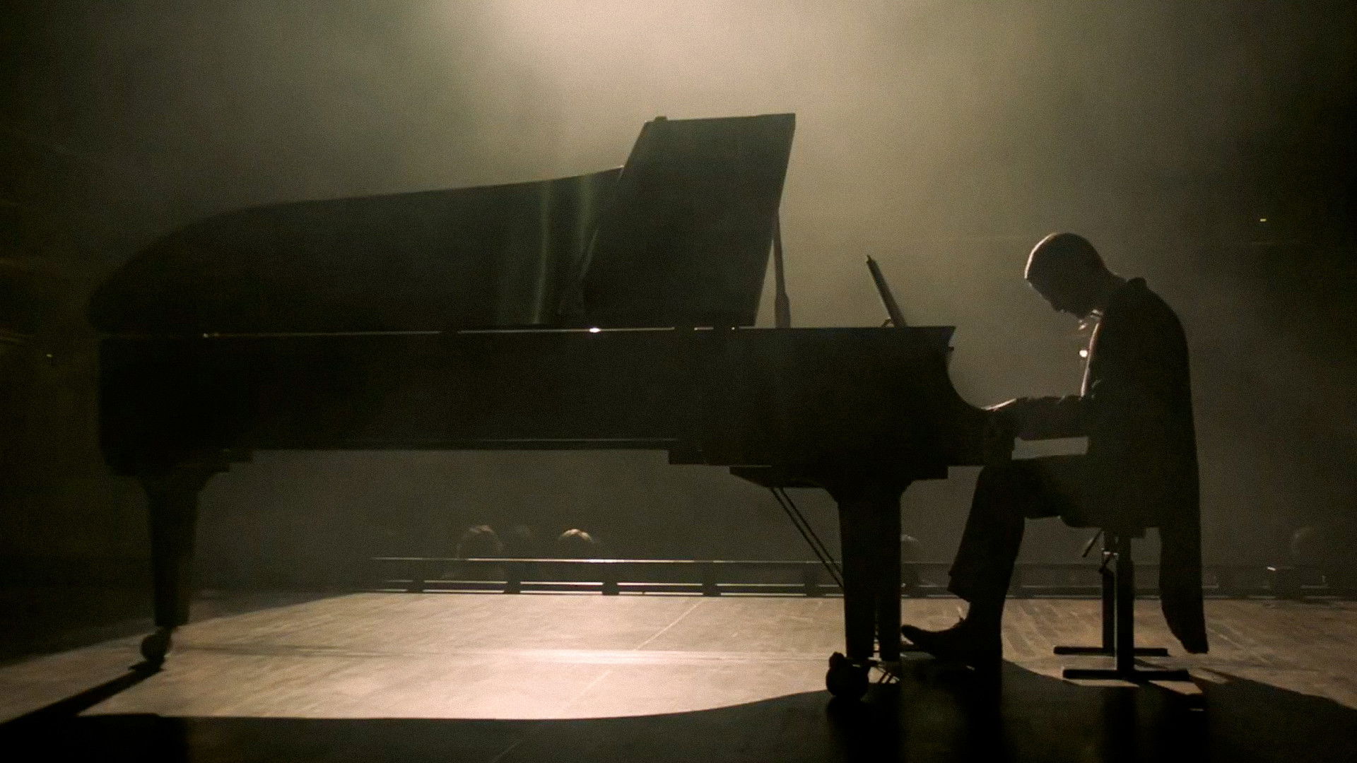 Backdrop for Szóló