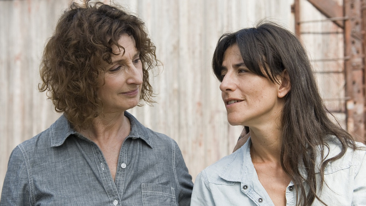 Backdrop for Vic + Flo Saw a Bear