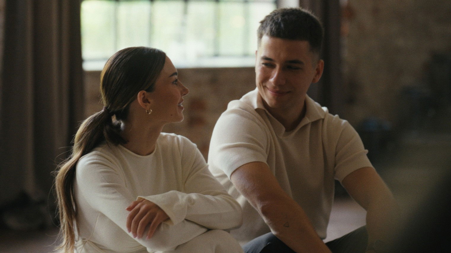 Backdrop for Friz & Wersow. Love in the Online Age