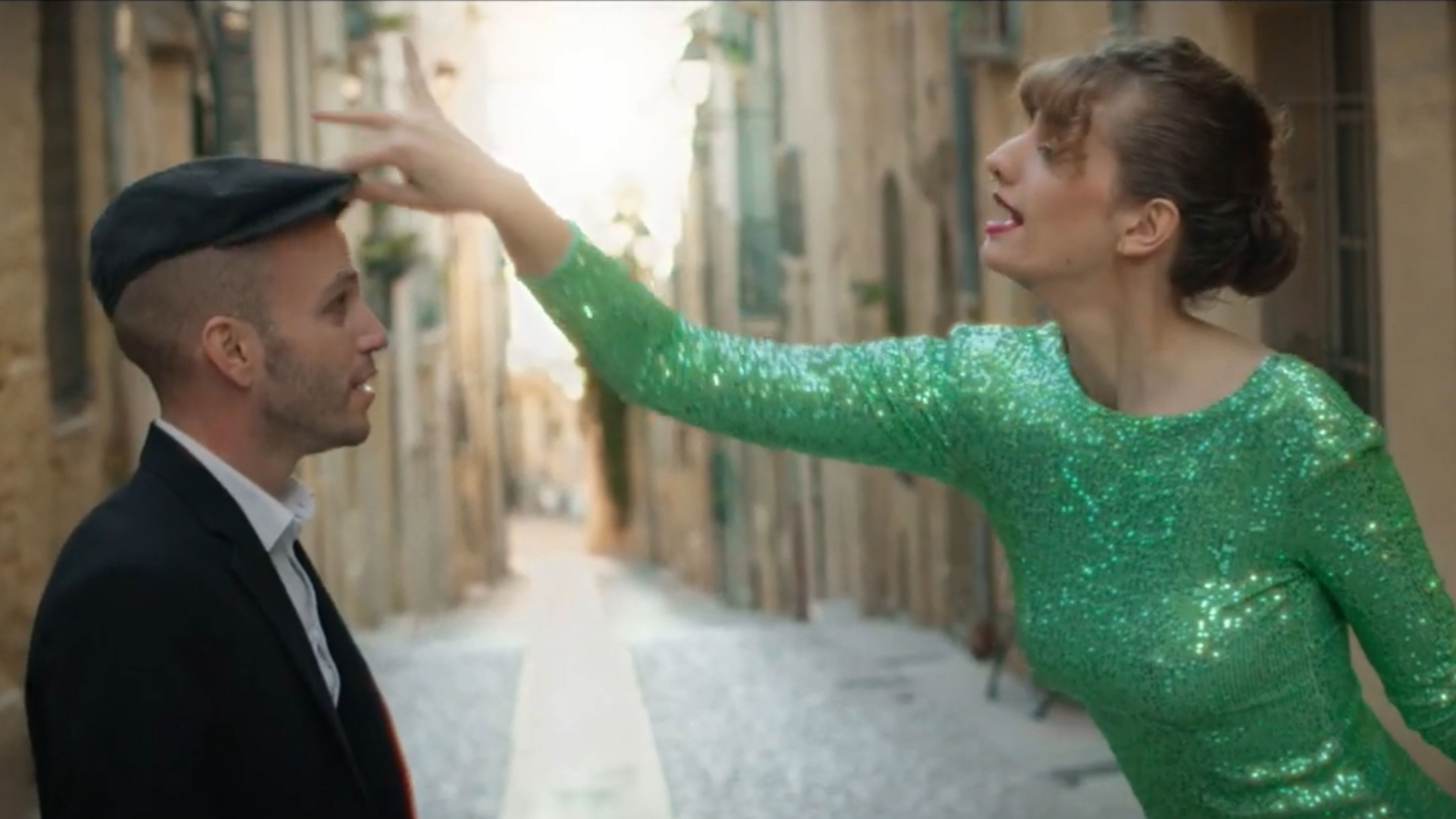 Backdrop for Besoin d'air?