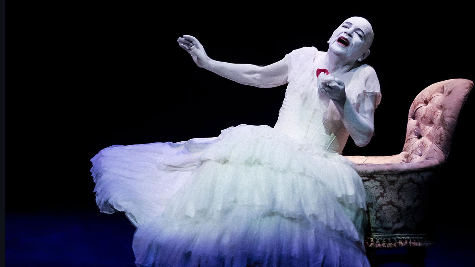 Backdrop for Lindsay Dances - Theatre and life according to Lindsay Kemp