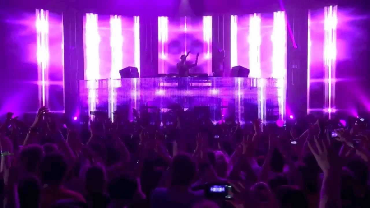 Backdrop for Calvin Harris - Live at iTunes Festival 2012