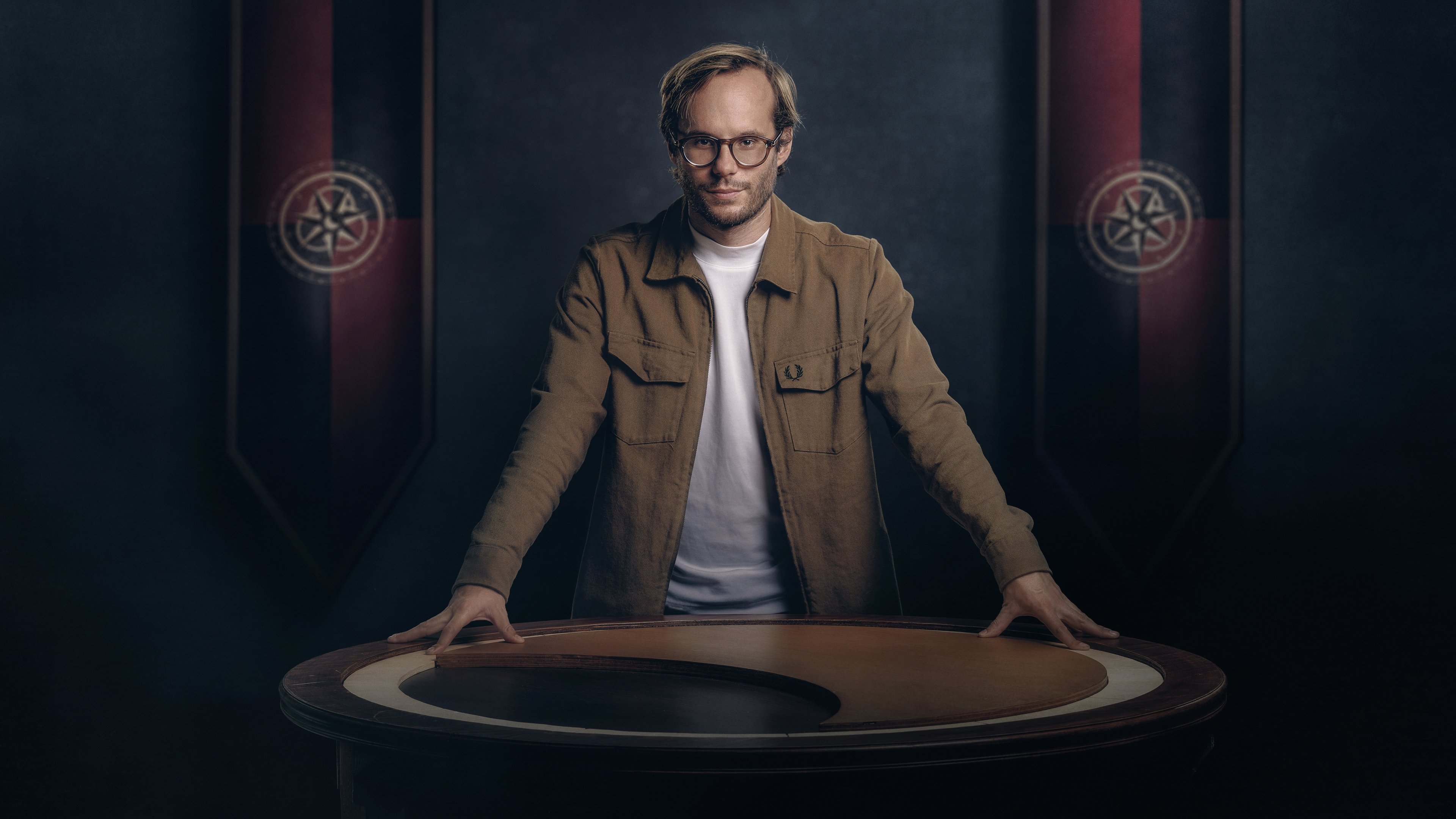 Backdrop for De Verraders: De Ronde Tafel