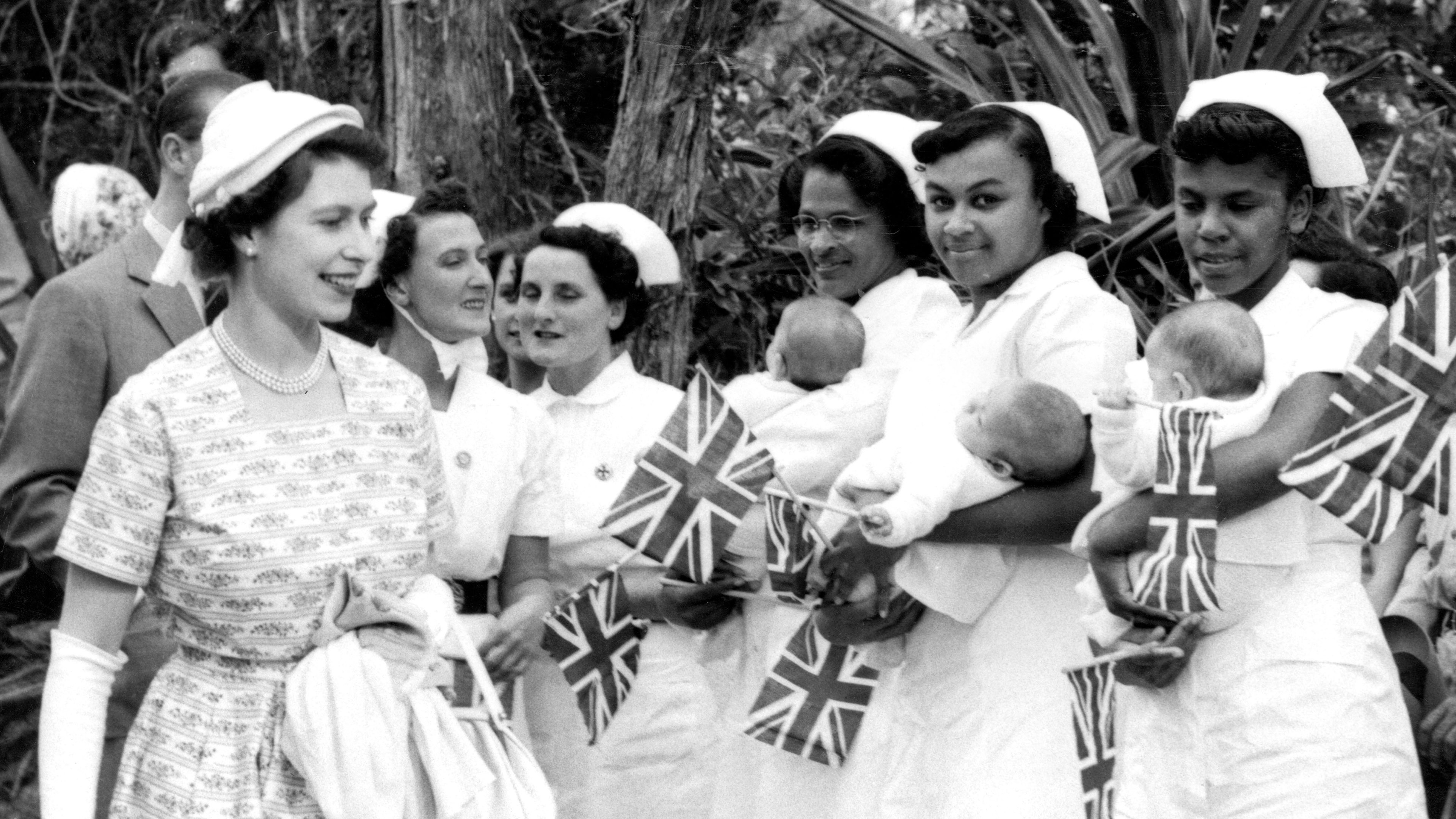 Backdrop for Elizabeth: Fashioning a Monarch