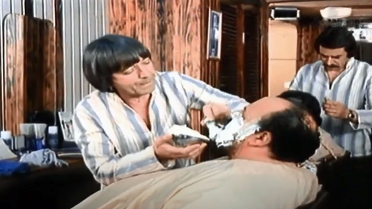 Backdrop for El tío Disparate