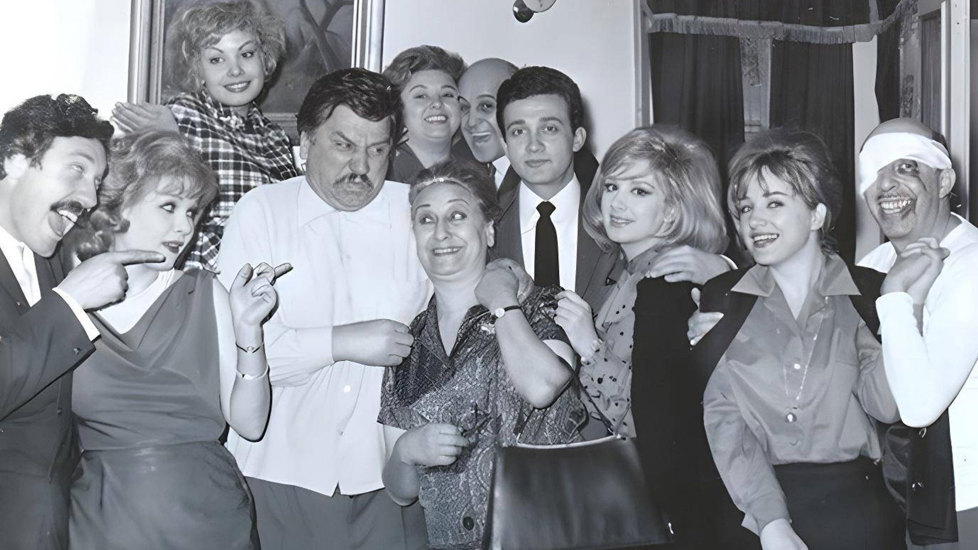 Backdrop for Bekarlık Sultanlıktır