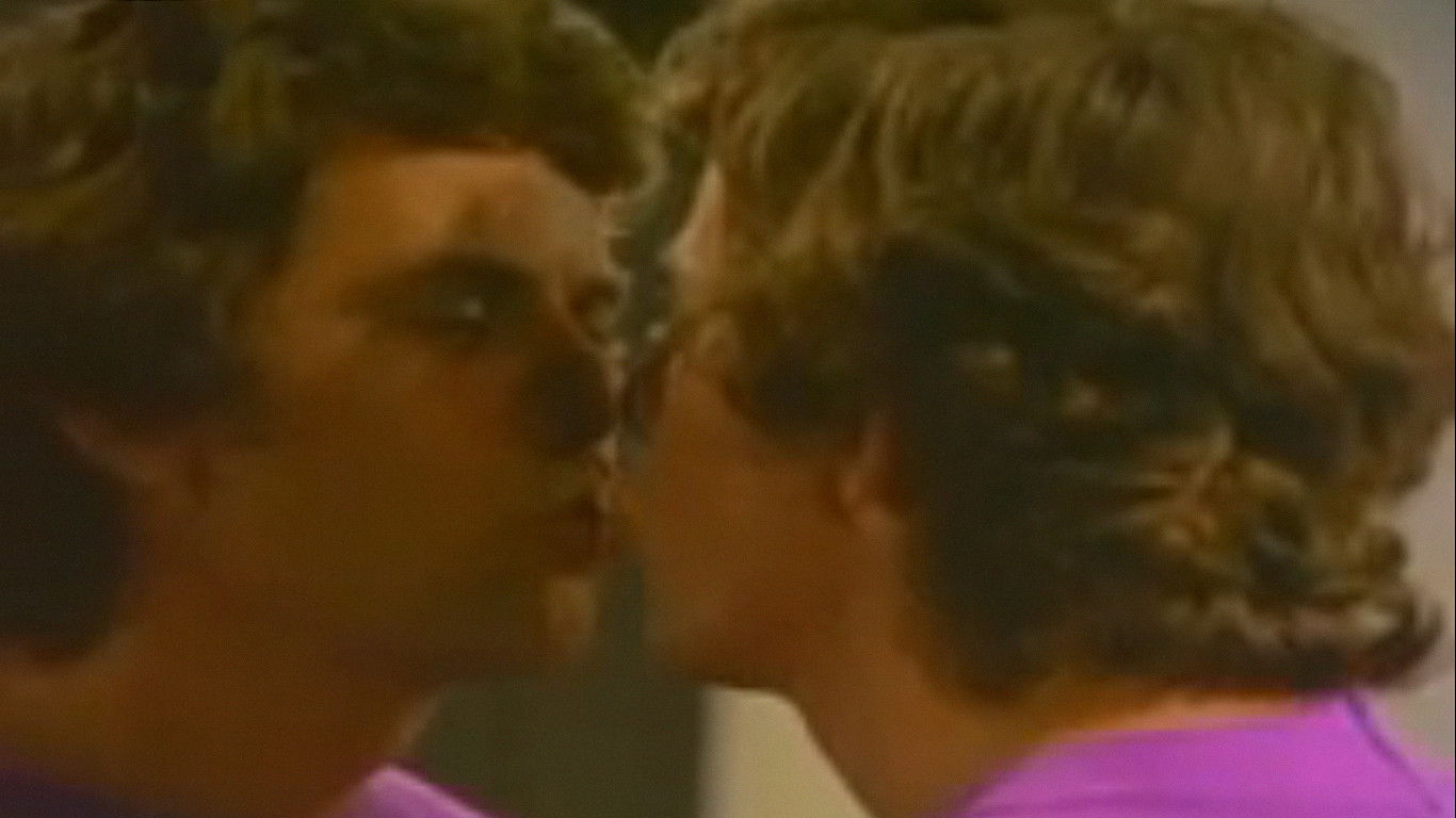 Backdrop for Os Machões