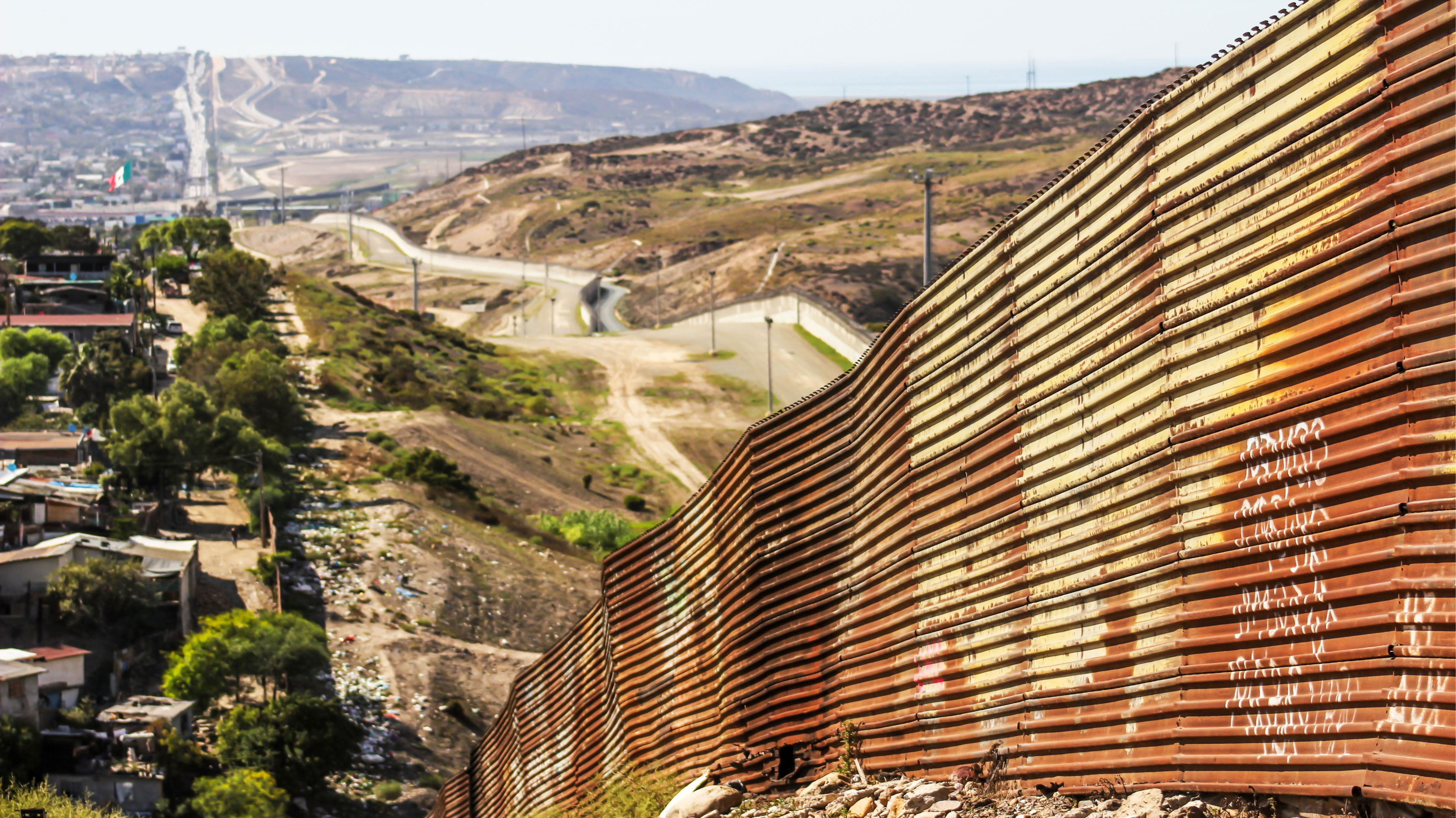 Backdrop for Ser Fronterizo: Crónicas de las Asimetrías Globales