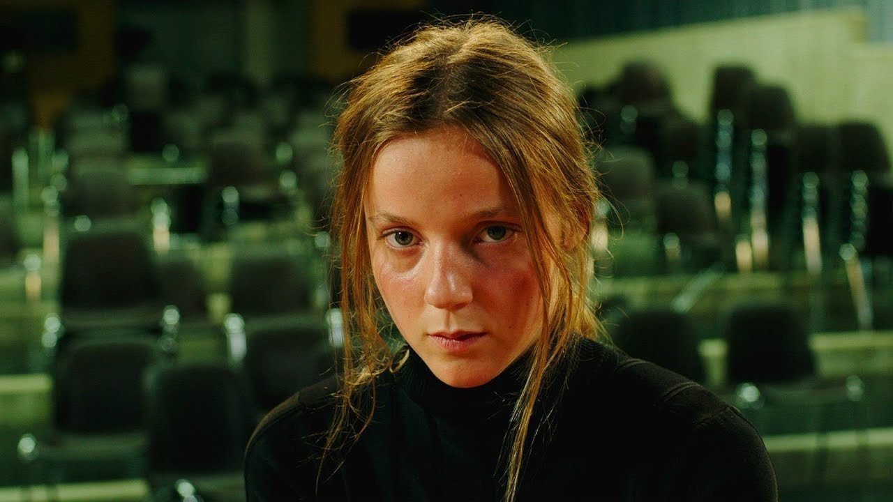 Backdrop for Sarah Plays a Werewolf