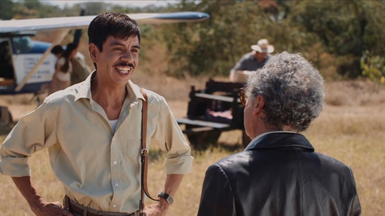 Backdrop for Un mexicano en la Luna