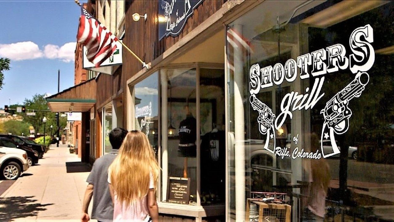 Backdrop for The US and Their Guns: An American Story