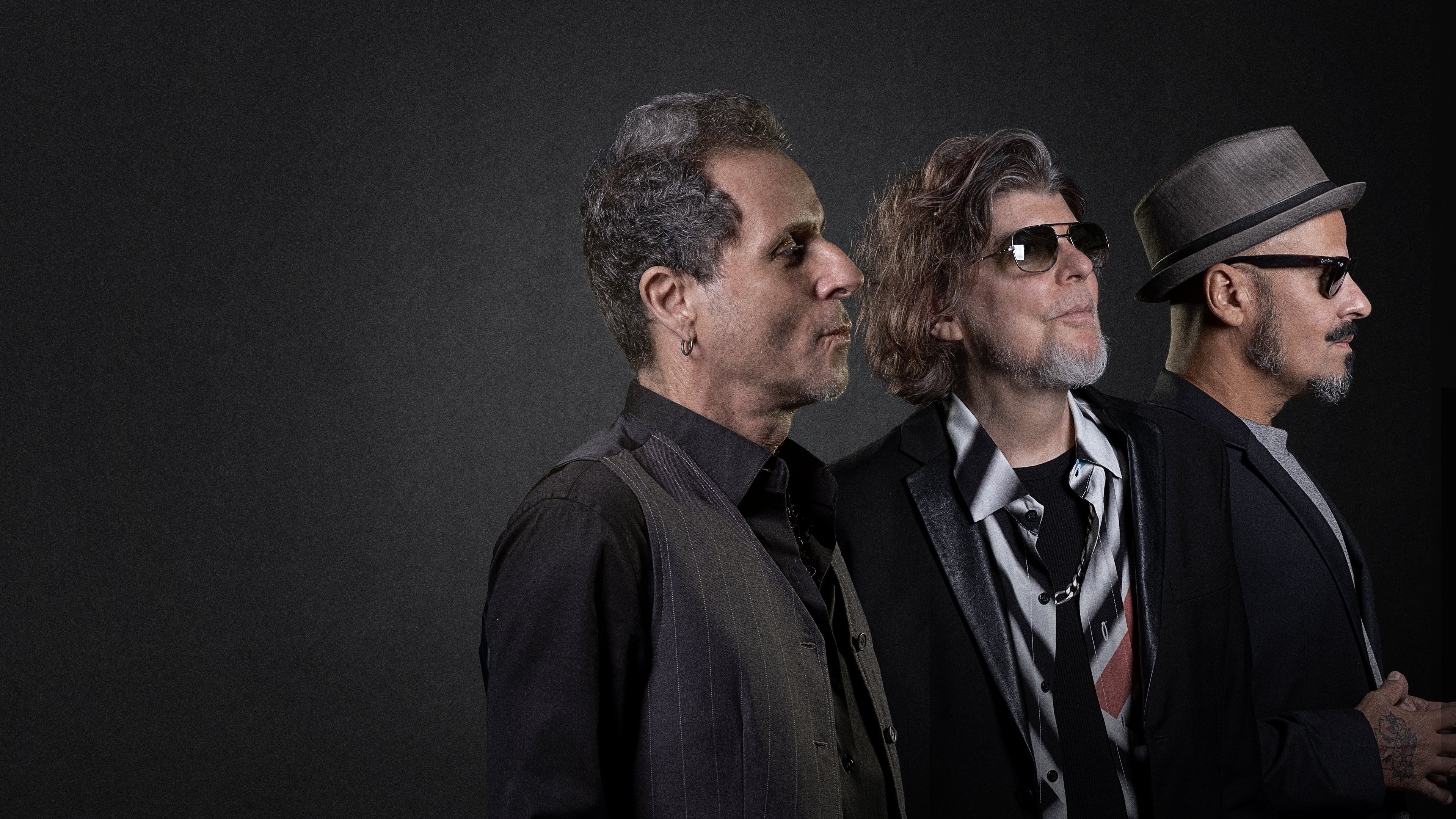 Backdrop for Bios: Titãs