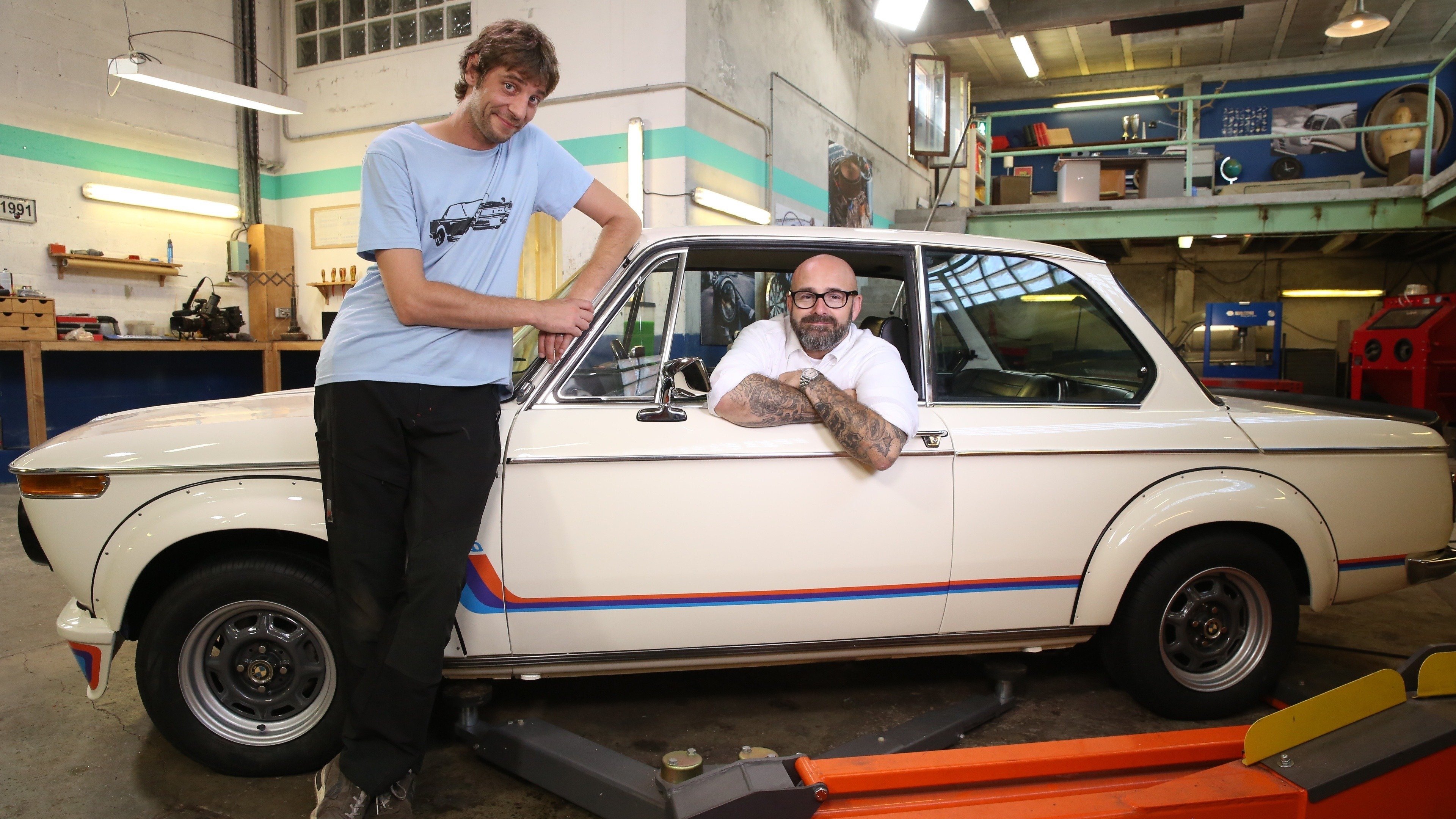 Backdrop for Wheeler Dealers France