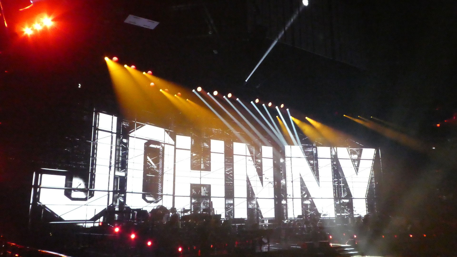 Backdrop for Johnny Hallyday : Que je t'aime