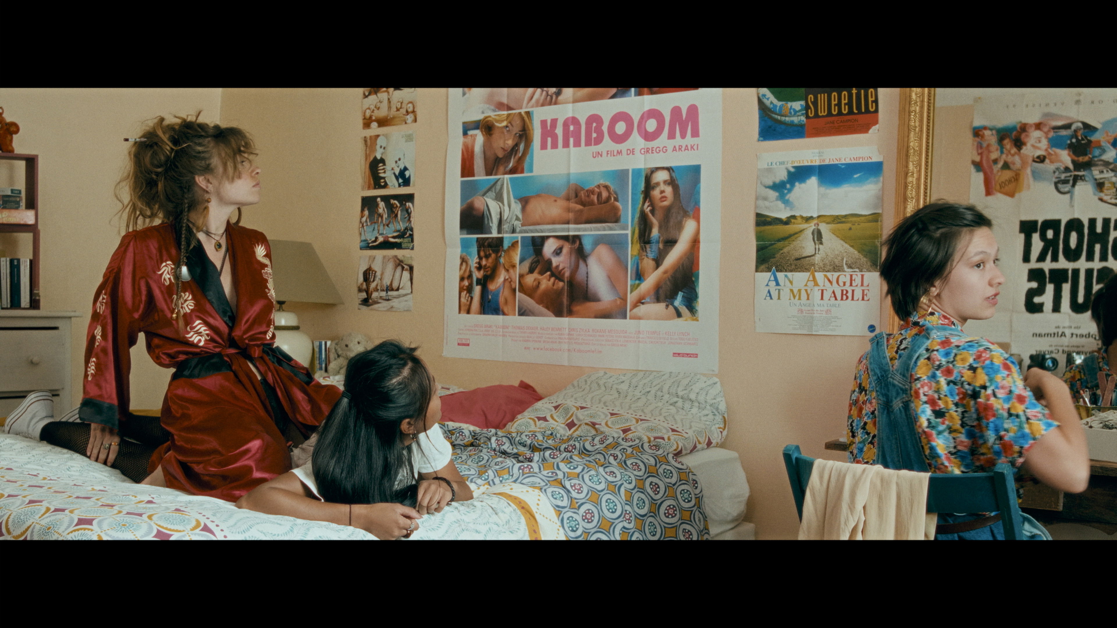 Backdrop for Le Miel qu'on lèche sur l'épine