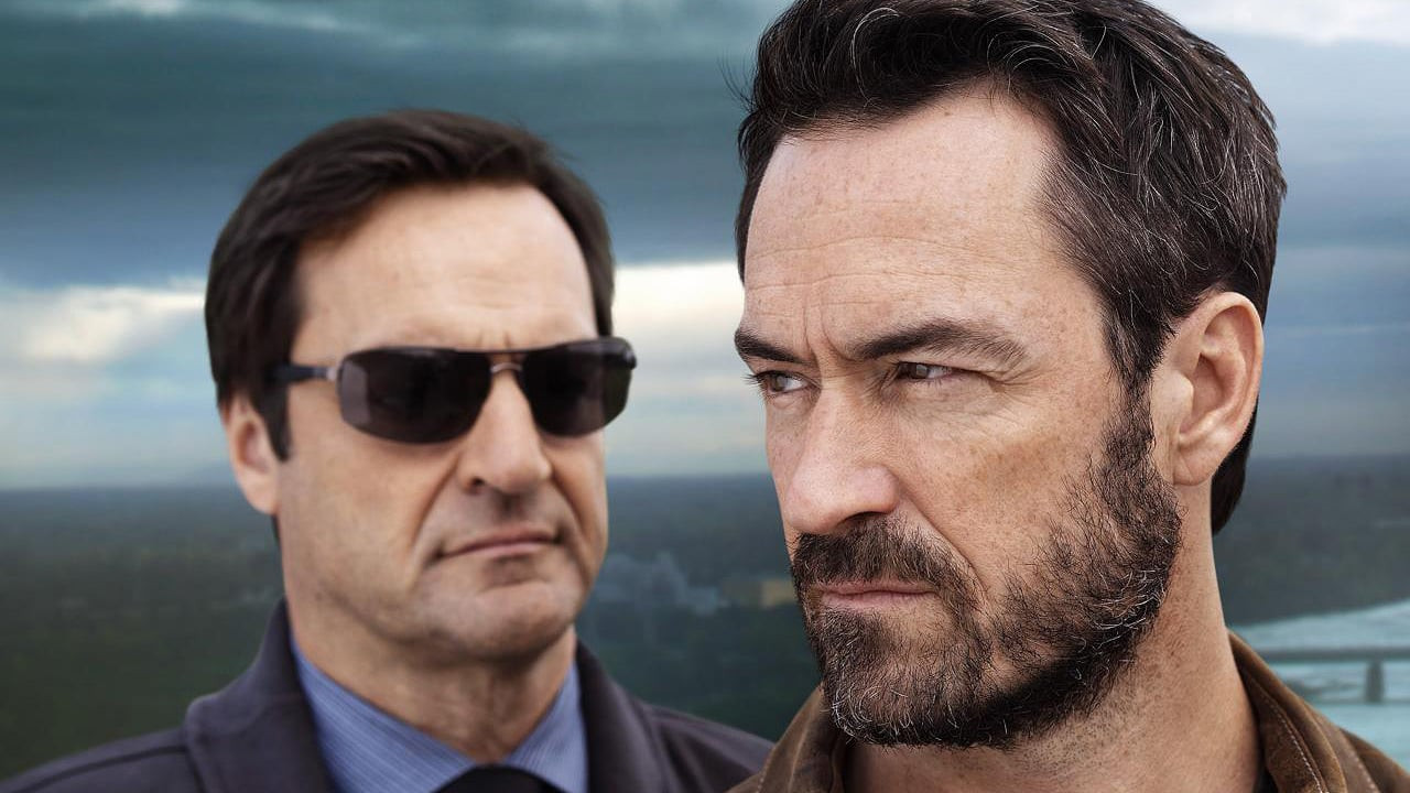 Backdrop for Le clan