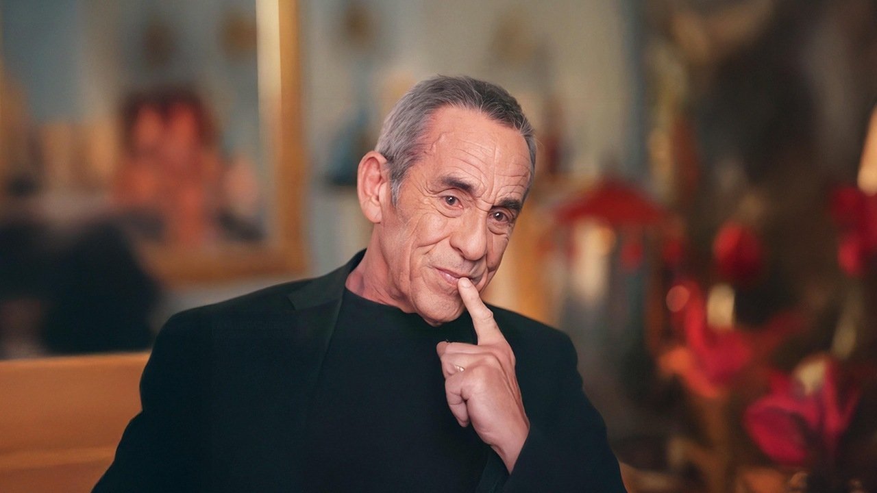 Backdrop for La face cachée de l'homme en noir