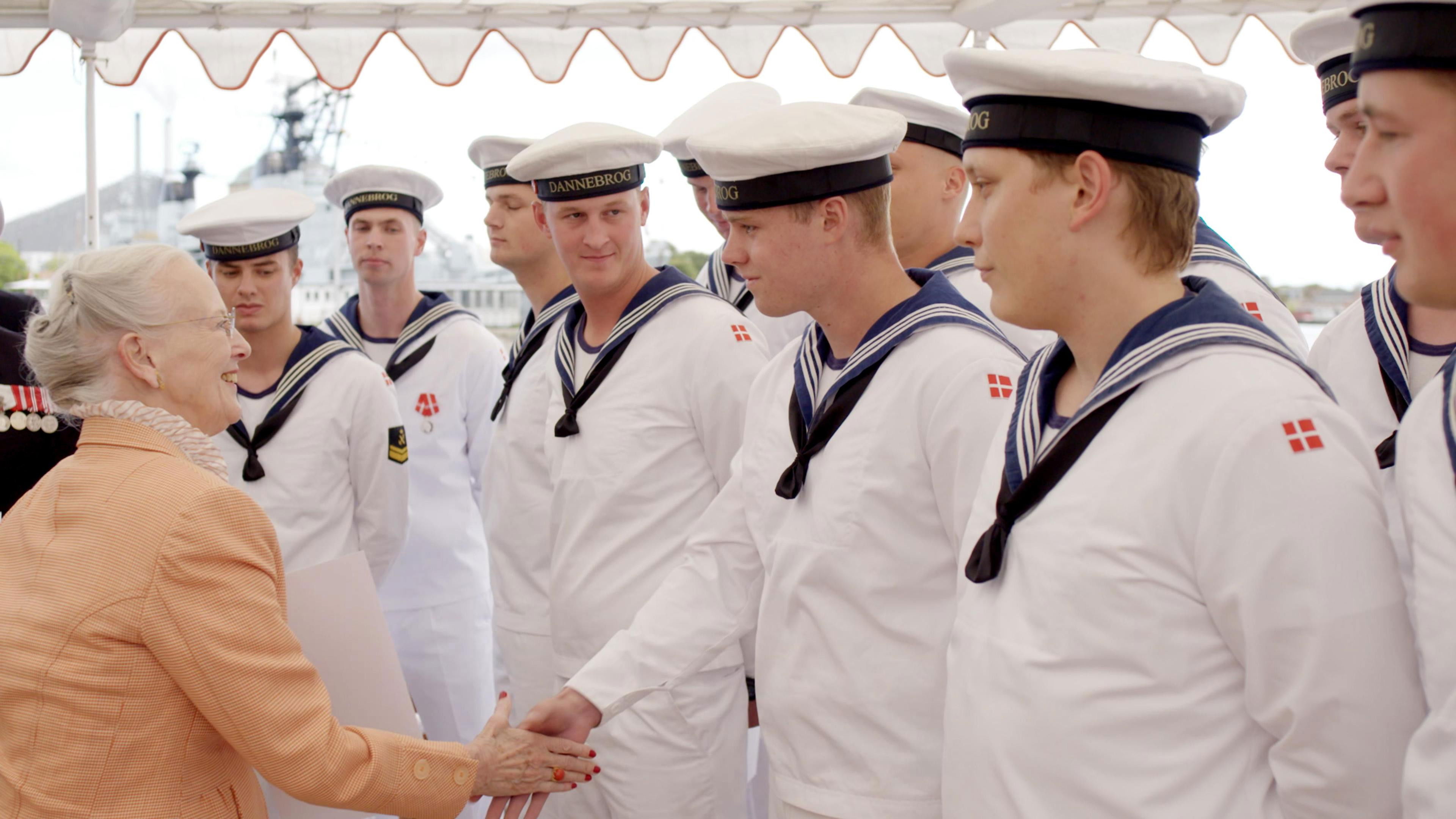 Backdrop for Kongeskibet - I dronningens tjeneste