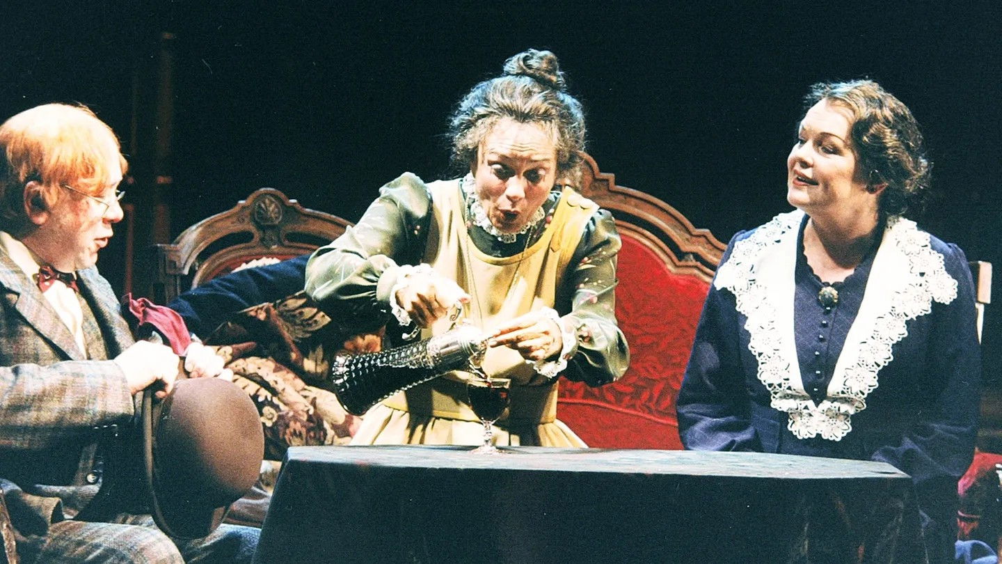 Backdrop for Arsenik og gamle kniplinger