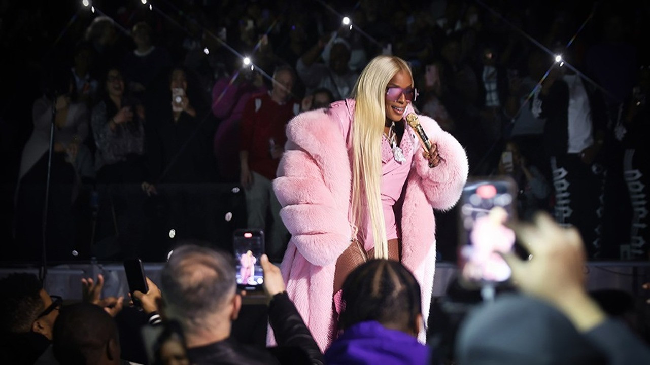 Backdrop for Mary J. Blige: For My Fans