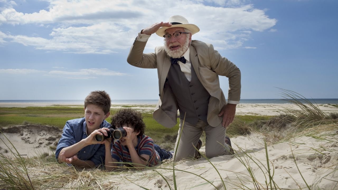 Backdrop for Father of Four: Wild Holiday