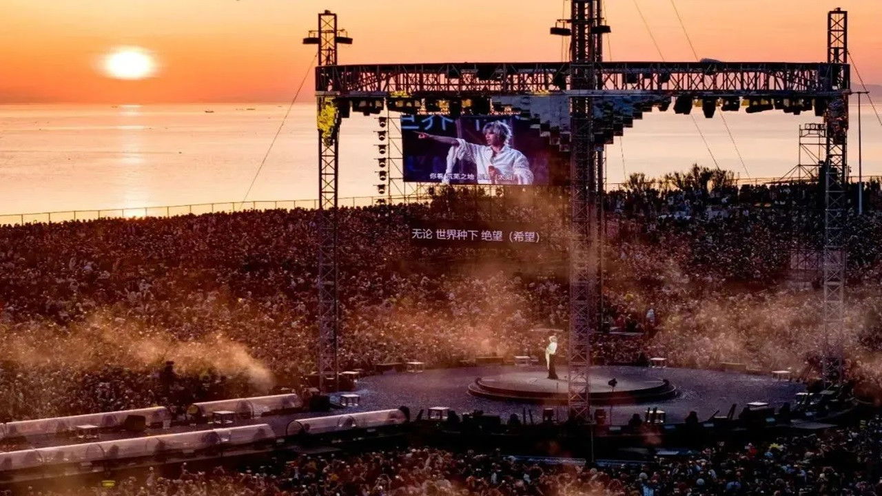 Backdrop for 华晨宇火星演唱会 日出场