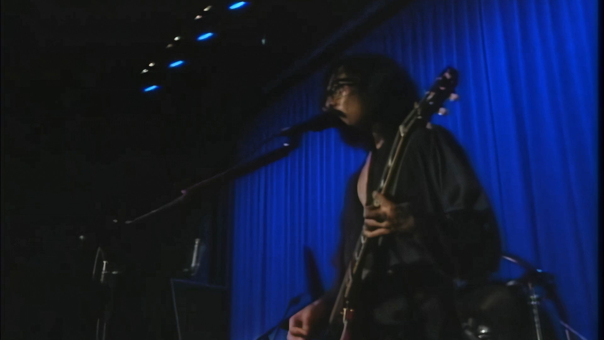 Backdrop for NINGEN ISU Mishiranu Sekai (見知らぬ世界; The World Unknown)